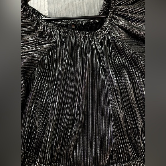 Bundle 2 for $30. Elegant Metallic Pleated Romper. Size Medium. - Picture 7 of 11